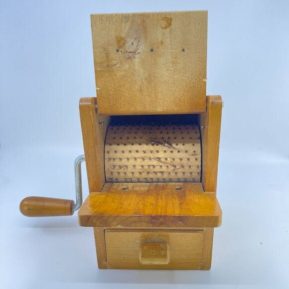 vintage lariana wooden manual hard cheese grater with drawer & crank handle - Picture 6 of 8